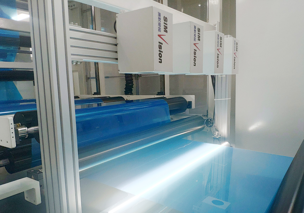 薄膜生產(chǎn)的“火眼金睛”：表面瑕疵檢測(cè)設(shè)備如何守護(hù)品質(zhì)生命線